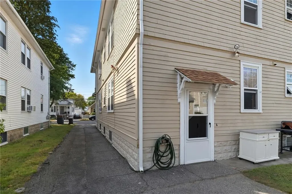 719 721 Academy Avenue Providence RI 02908
