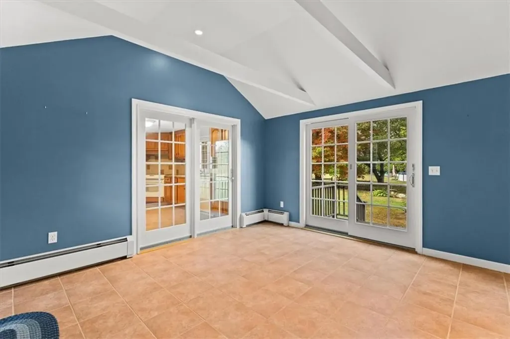 7 Gadsby Lane Tiverton RI 02878