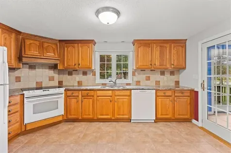 7 Gadsby Lane Tiverton RI 02878