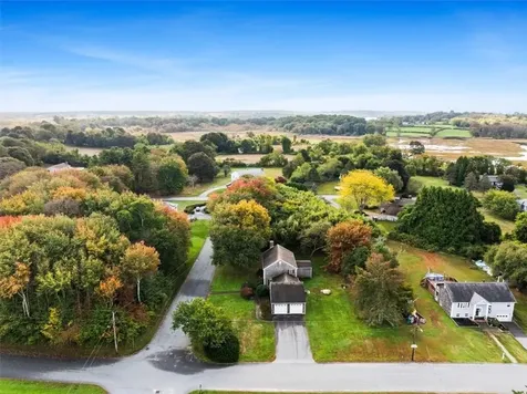 7 Gadsby Lane Tiverton RI 02878