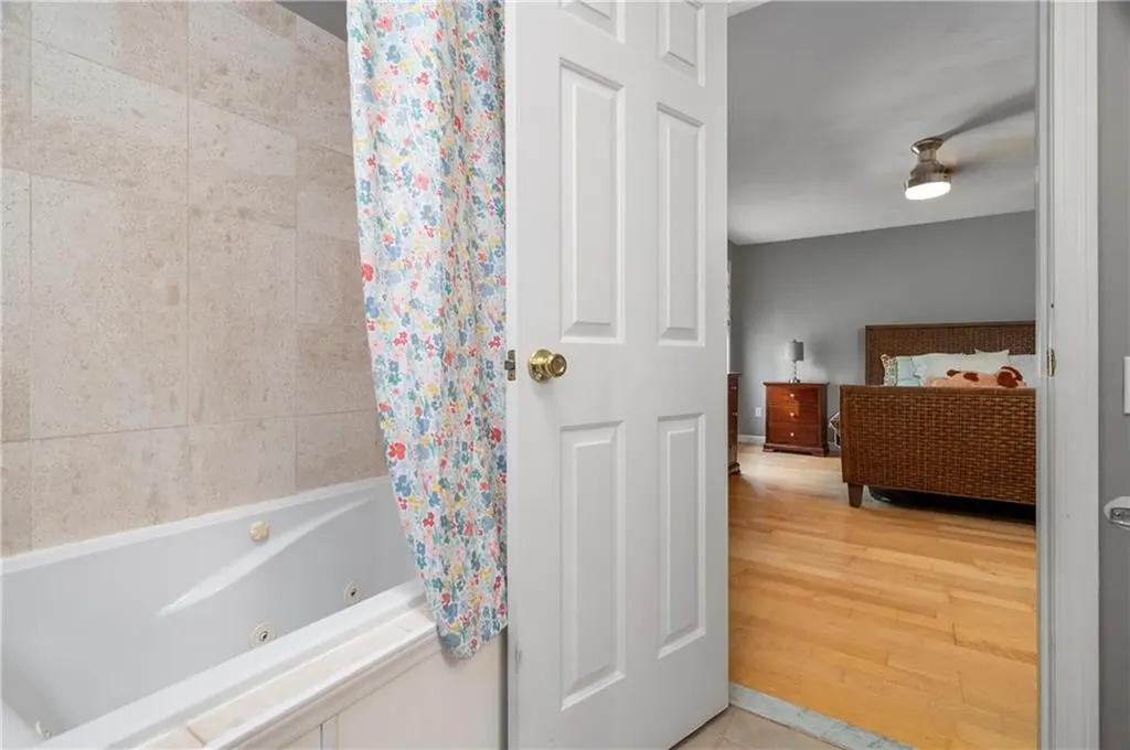 62 Nipmuc Trail North Providence RI 02904