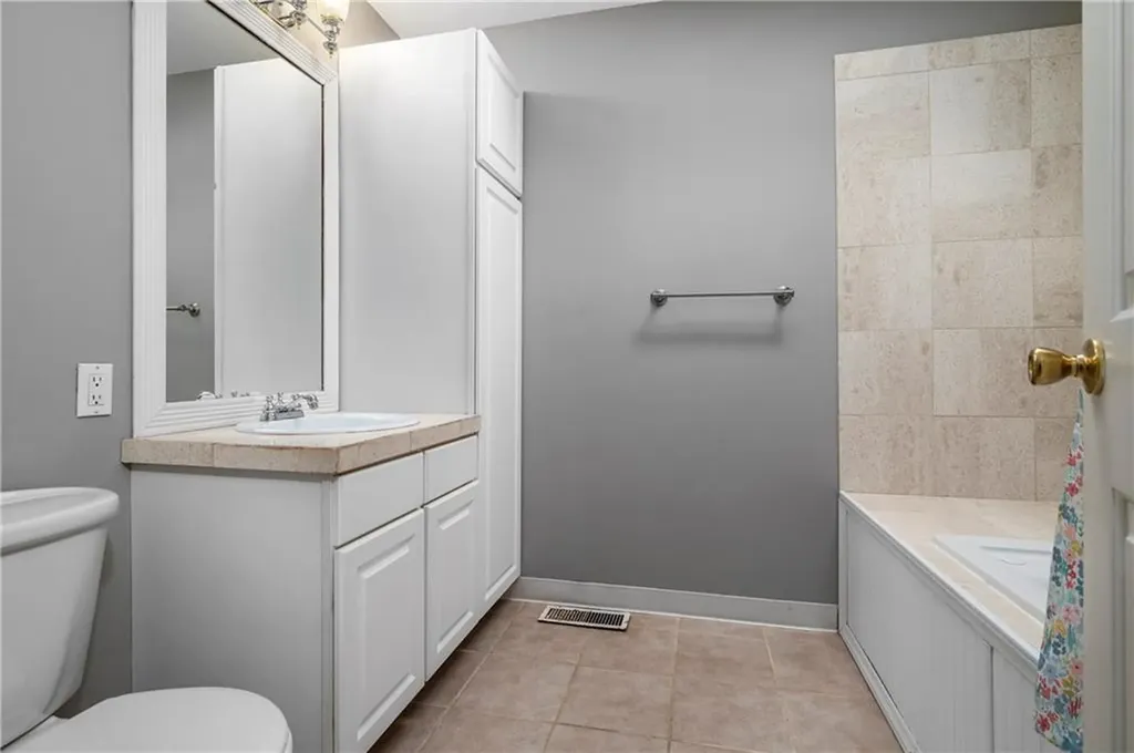 62 Nipmuc Trail North Providence RI 02904