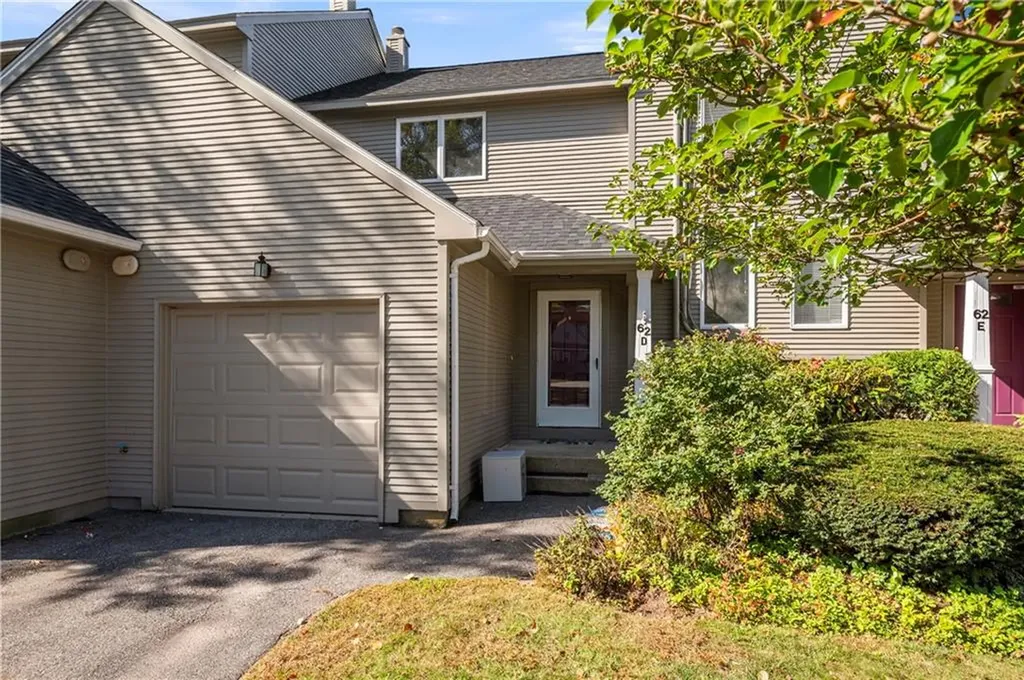 62 Nipmuc Trail North Providence RI 02904