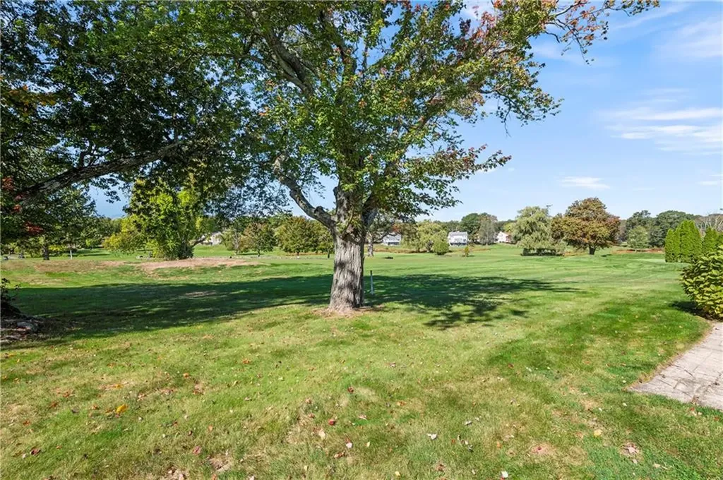 62 Nipmuc Trail North Providence RI 02904