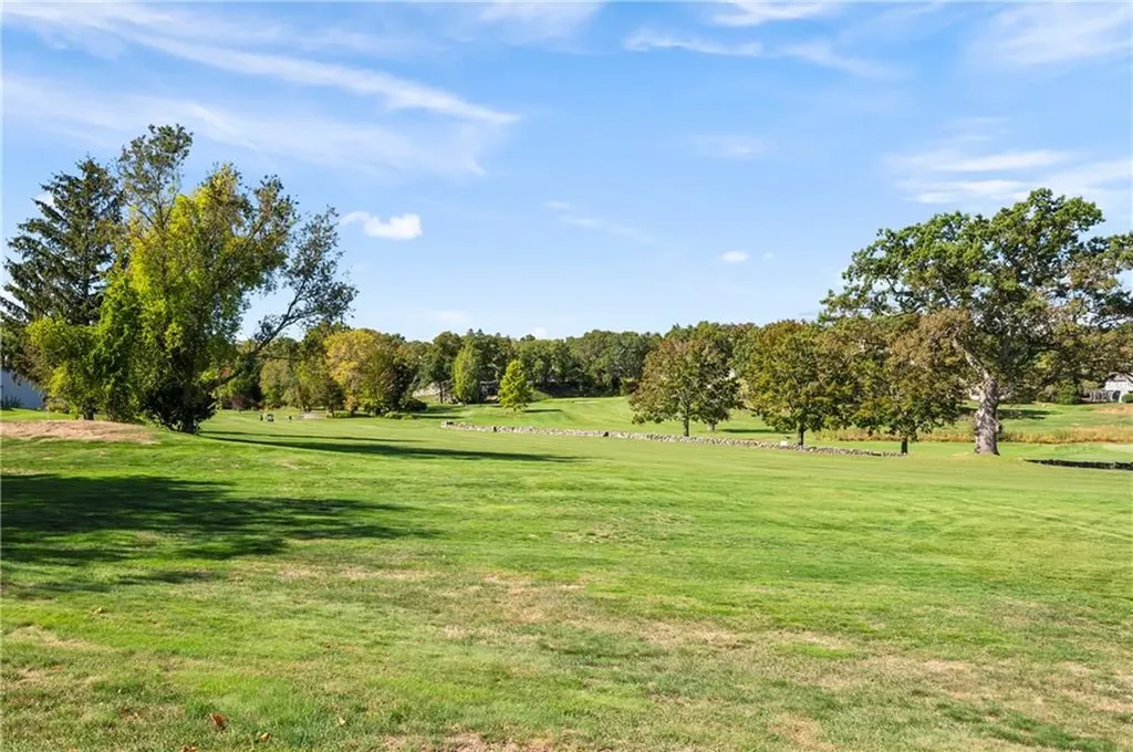 62 Nipmuc Trail North Providence RI 02904