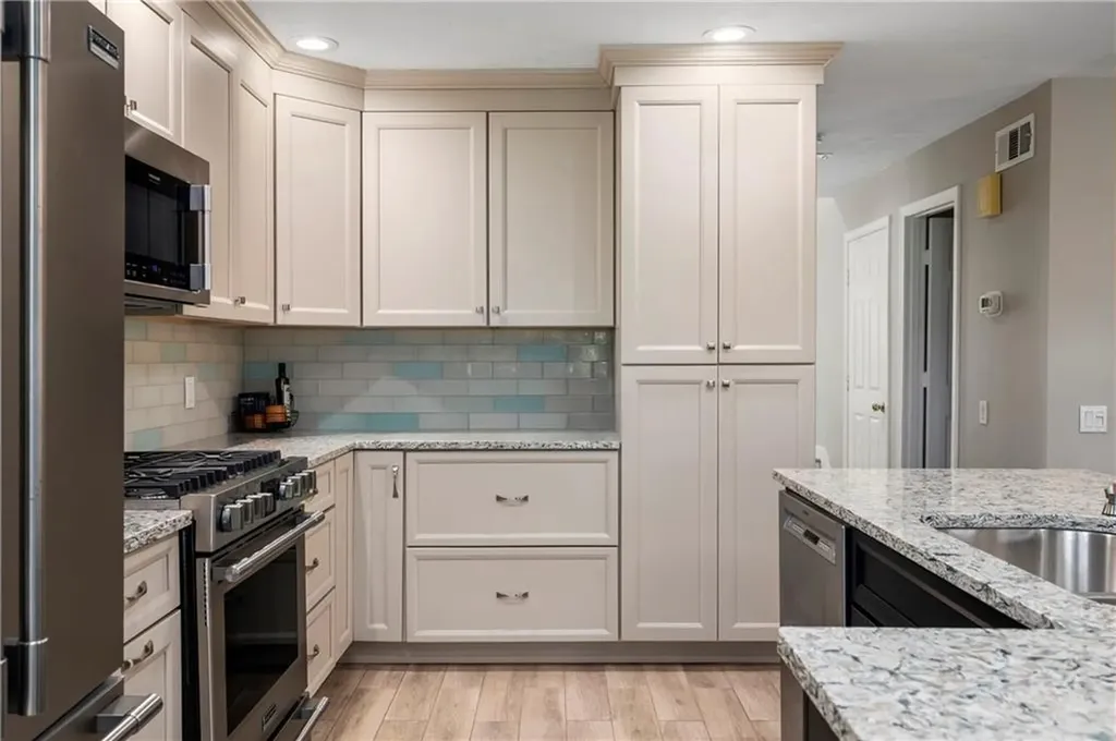 62 Nipmuc Trail North Providence RI 02904