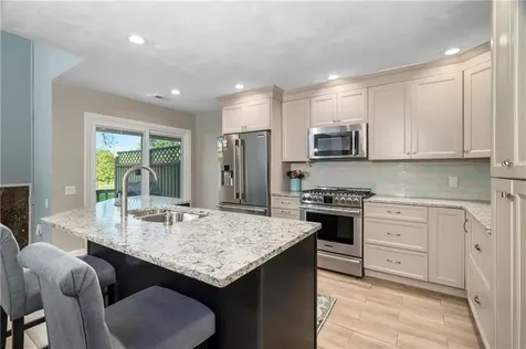 62 Nipmuc Trail North Providence RI 02904