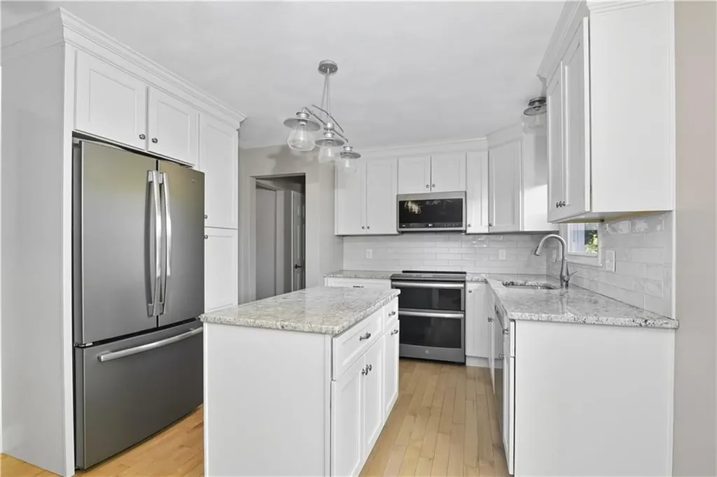 621 Seven Mile Road Cranston RI 02831