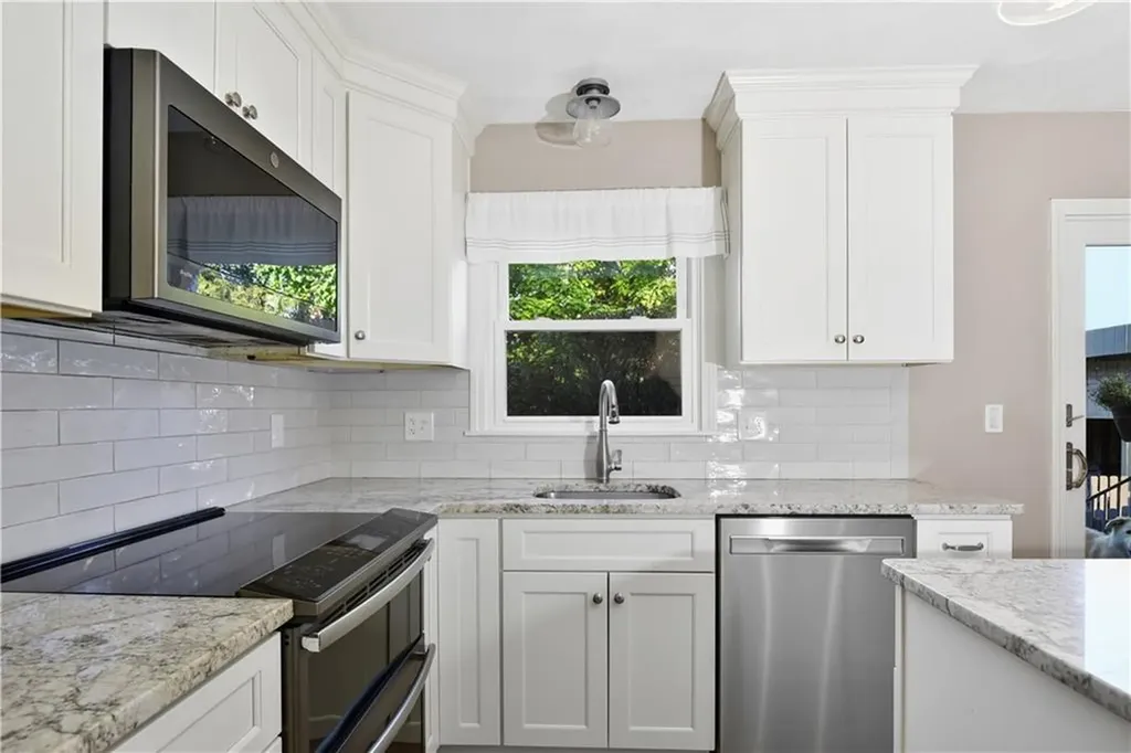 621 Seven Mile Road Cranston RI 02831