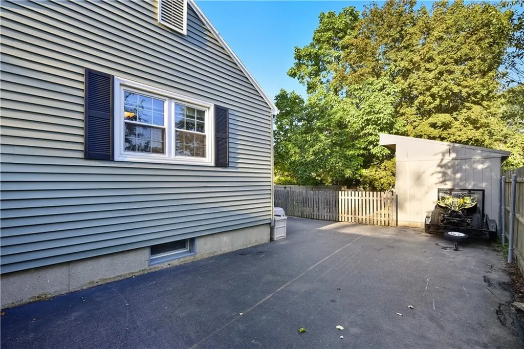 621 Seven Mile Road Cranston RI 02831