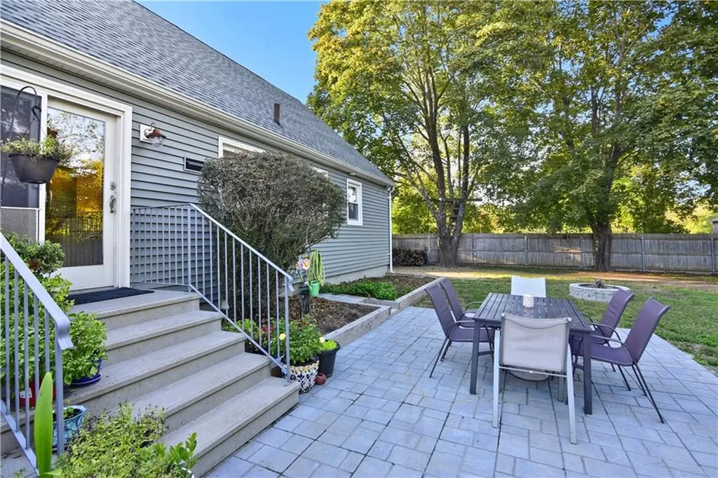 621 Seven Mile Road Cranston RI 02831