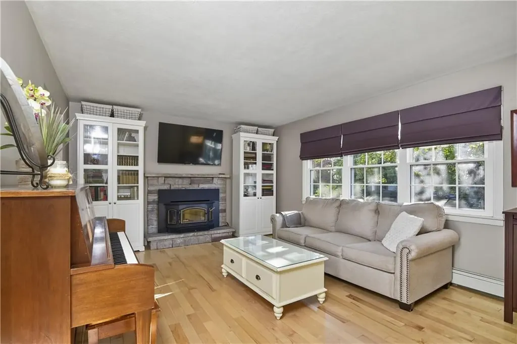 621 Seven Mile Road Cranston RI 02831