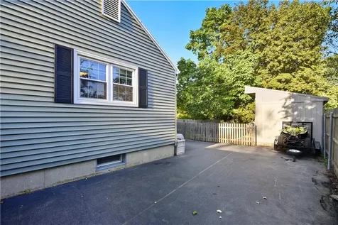 621 Seven Mile Road Cranston RI 02831