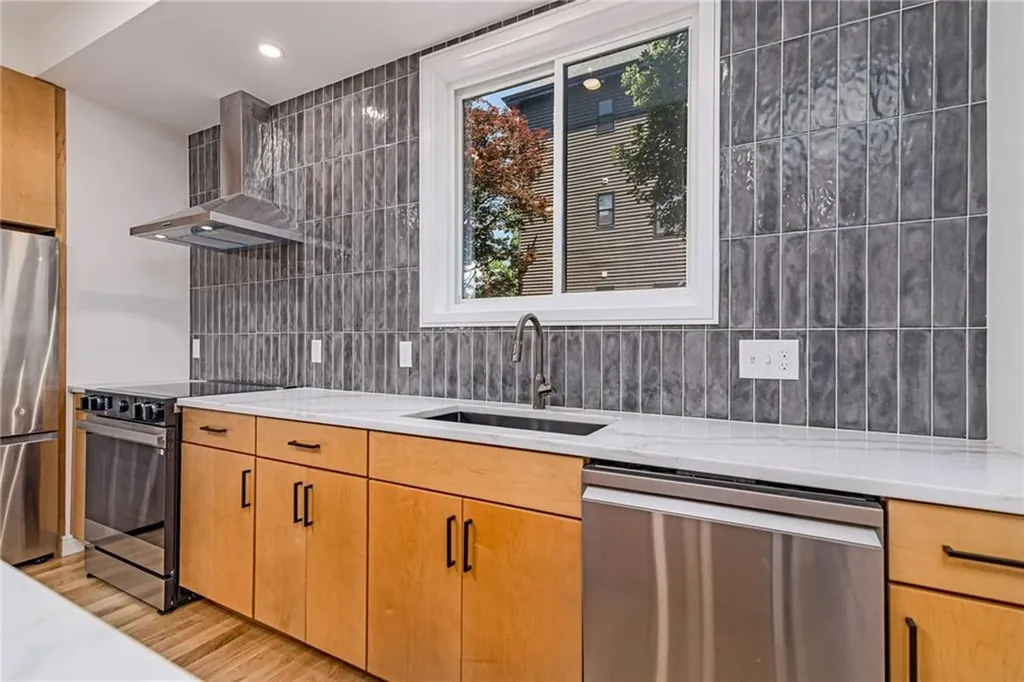 12 Daggett Court Providence RI 02906