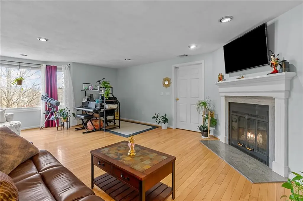 44 Knoll Place North Providence RI 02904