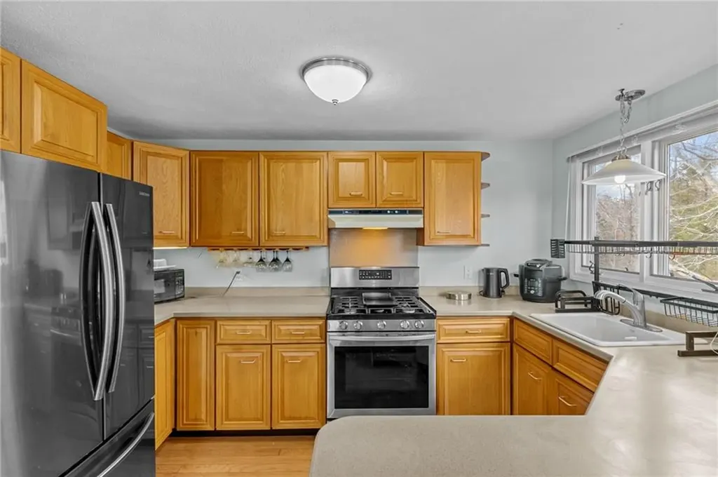 44 Knoll Place North Providence RI 02904