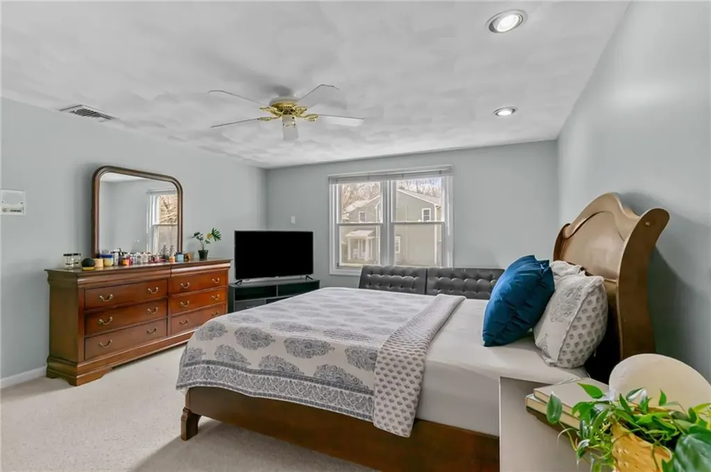 44 Knoll Place North Providence RI 02904