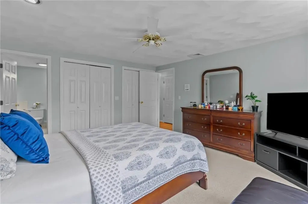 44 Knoll Place North Providence RI 02904