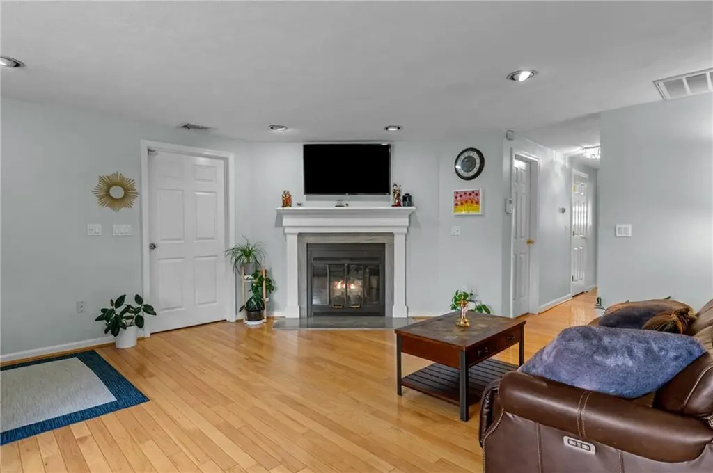 44 Knoll Place North Providence RI 02904