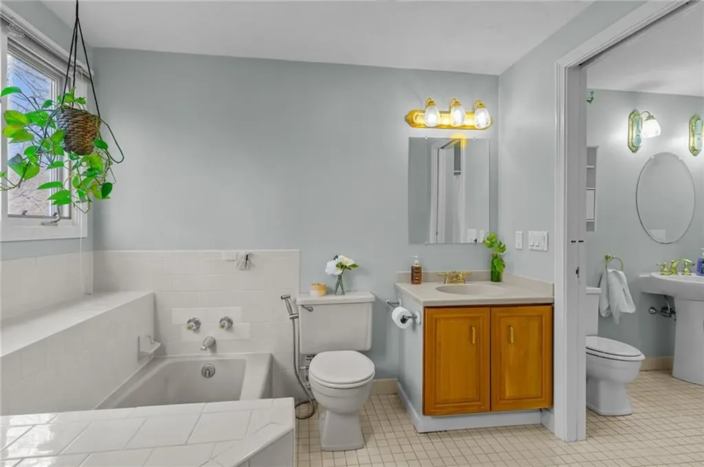 44 Knoll Place North Providence RI 02904