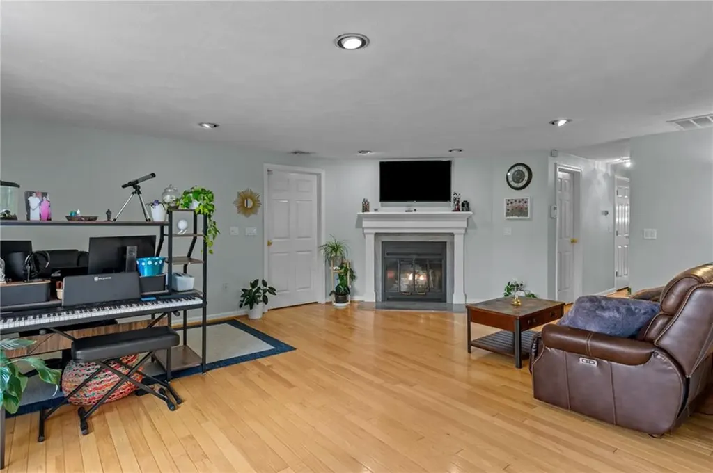 44 Knoll Place North Providence RI 02904