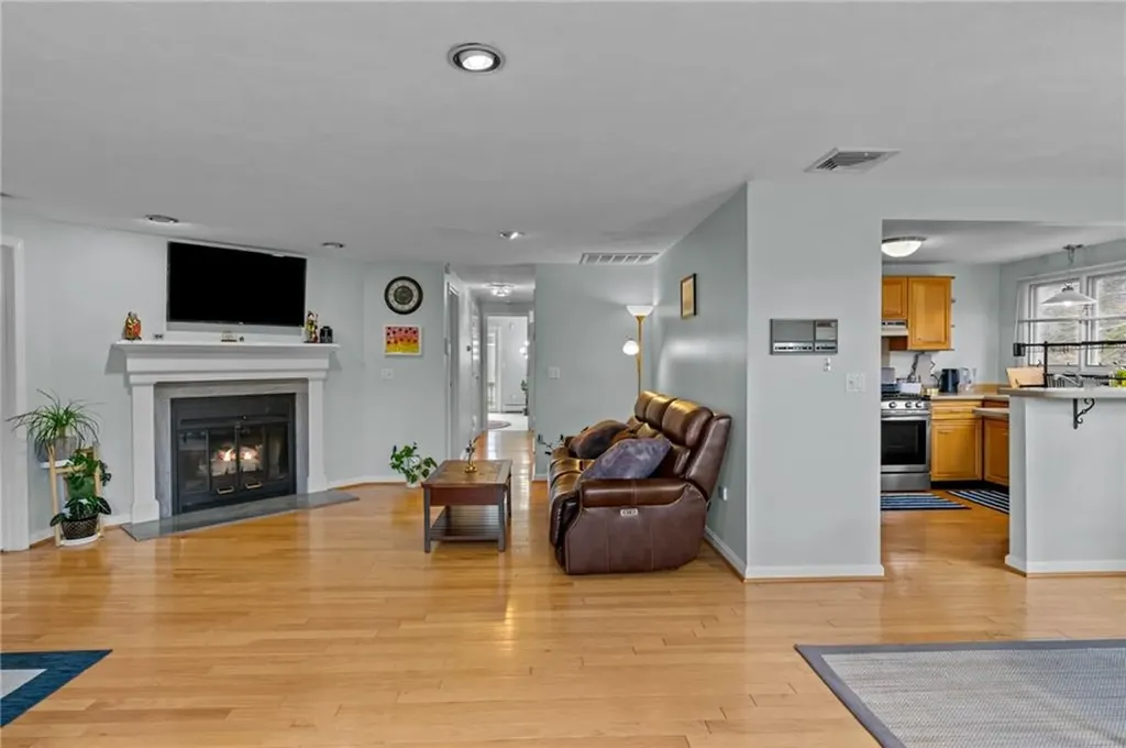 44 Knoll Place North Providence RI 02904