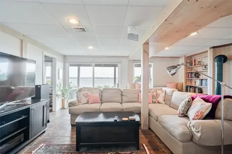 90 Macomber Lane Portsmouth RI 02871