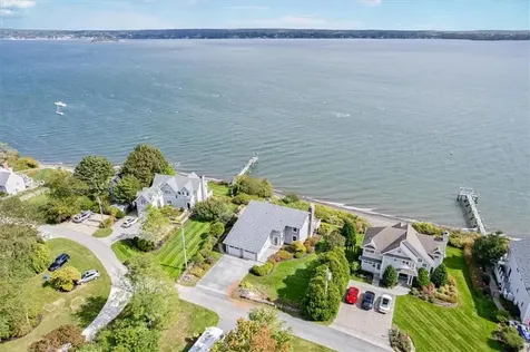 90 Macomber Lane Portsmouth RI 02871