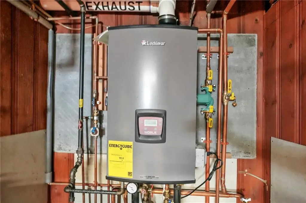 87 Vincent Street East Providence RI 02914