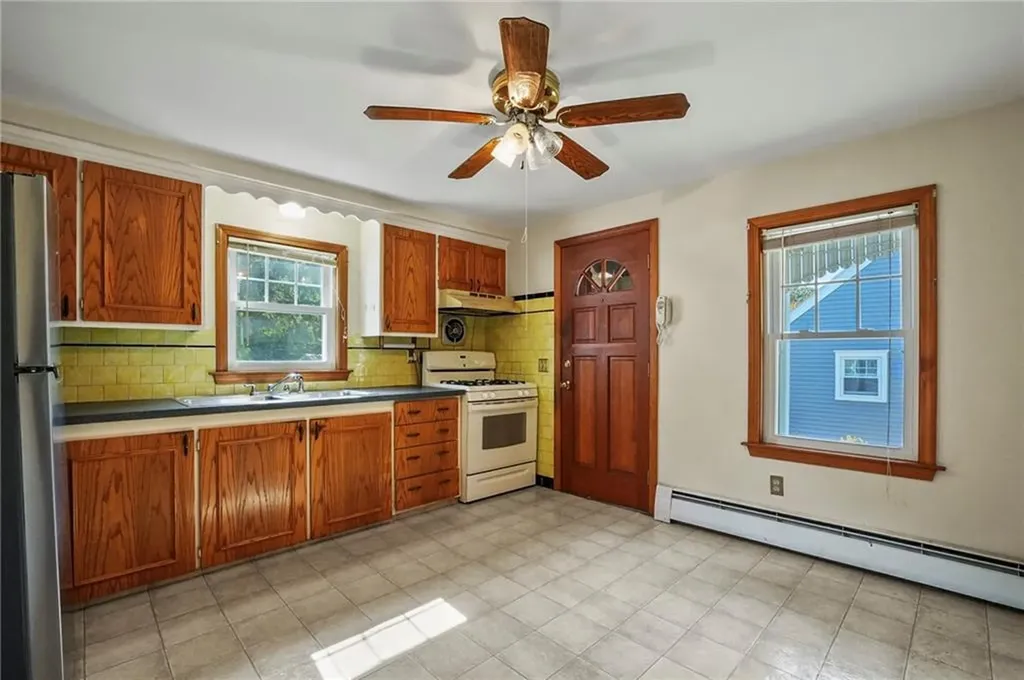 87 Vincent Street East Providence RI 02914