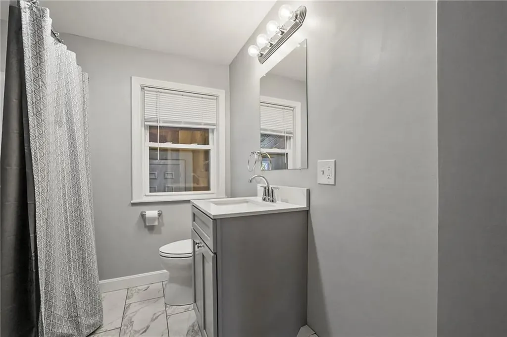 87 Vincent Avenue East Providence RI 02914