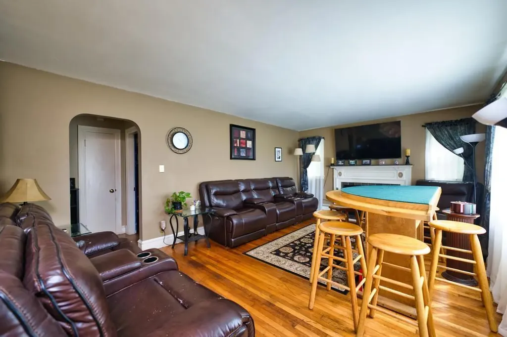 894 896 Main Road Tiverton RI 02878