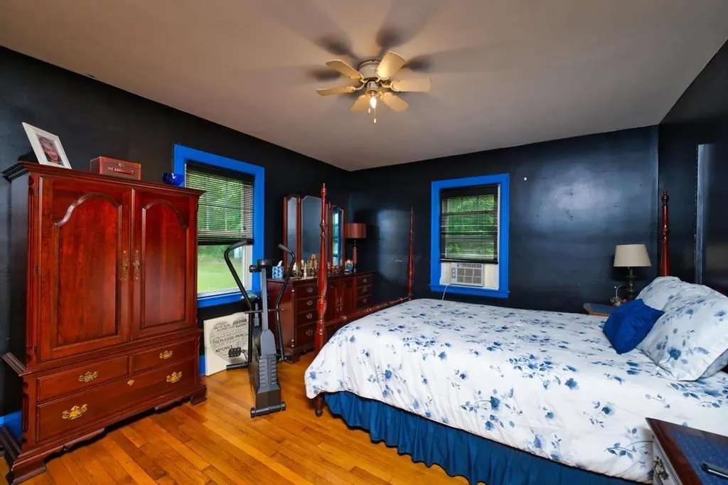 894 896 Main Road Tiverton RI 02878