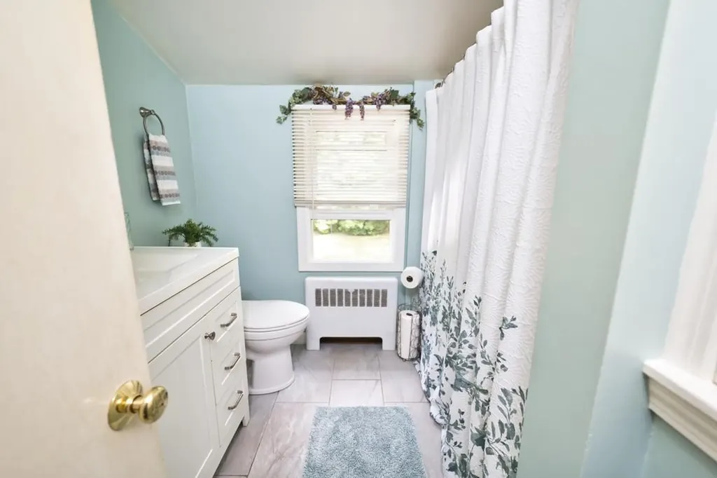 894 896 Main Road Tiverton RI 02878