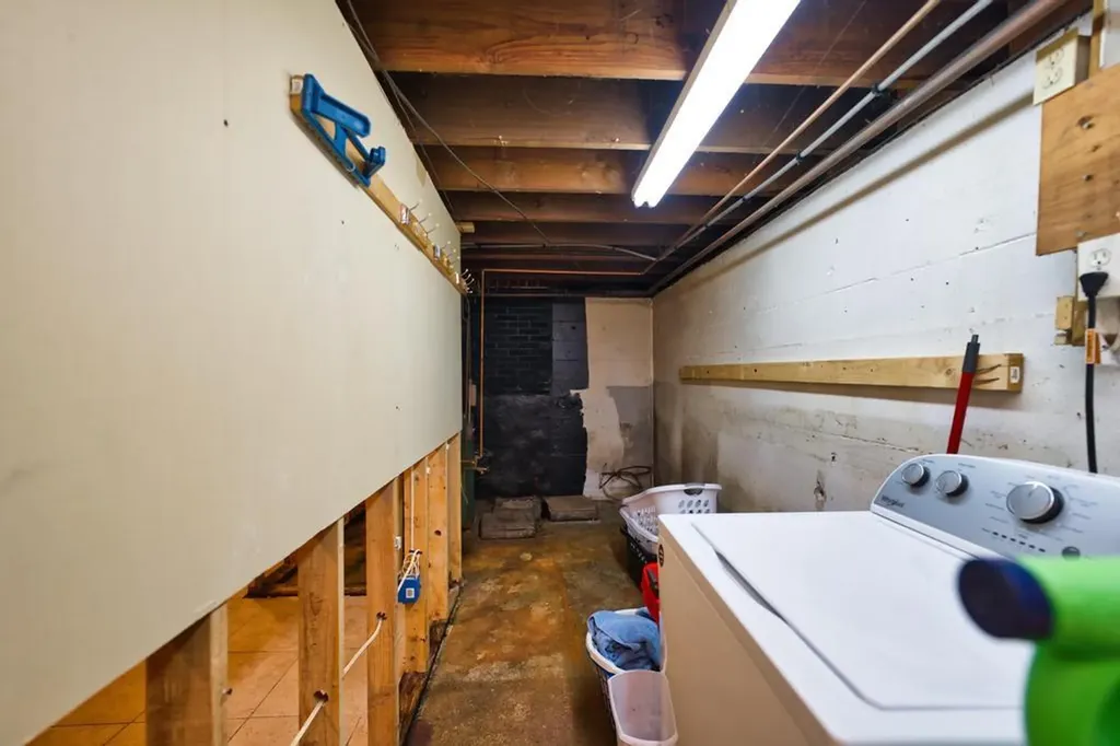 894 896 Main Road Tiverton RI 02878