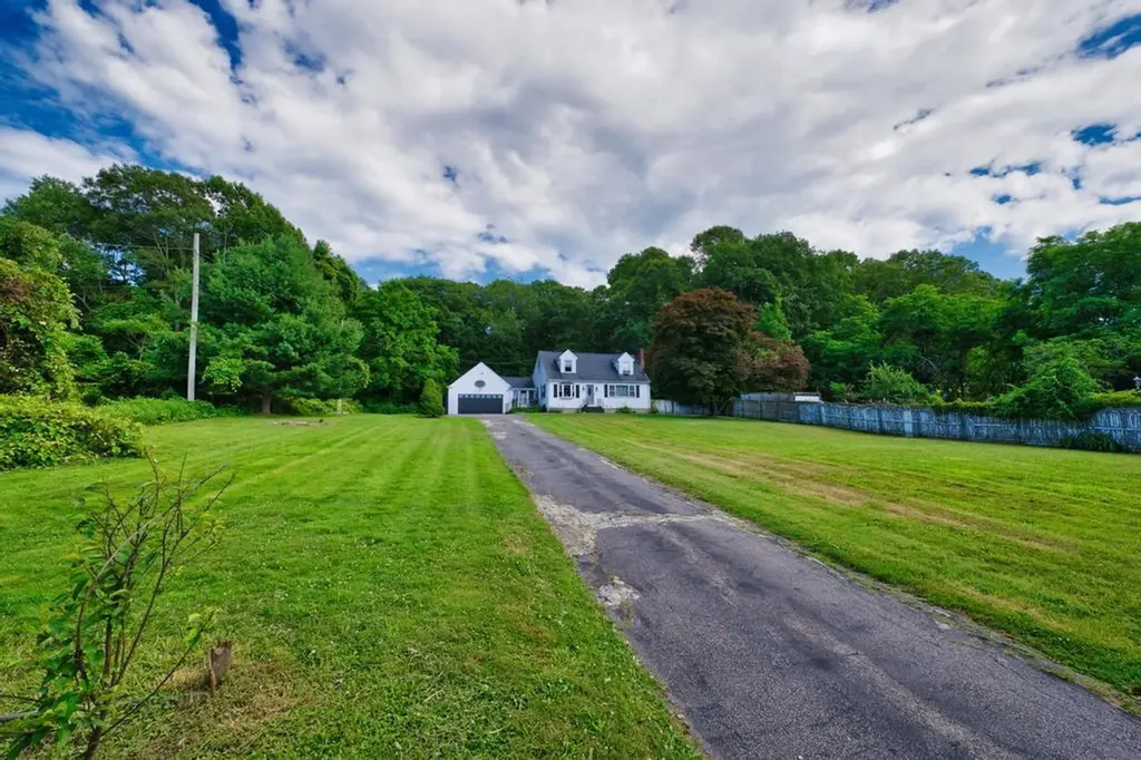 894 896 Main Road Tiverton RI 02878