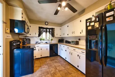 894 Main Road Tiverton RI 02878