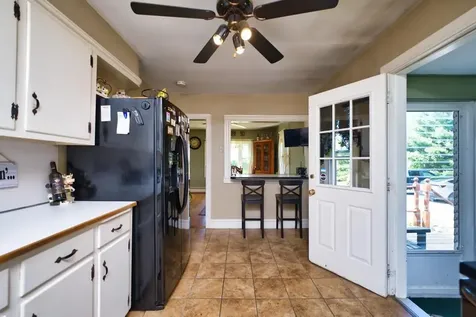 894 Main Road Tiverton RI 02878