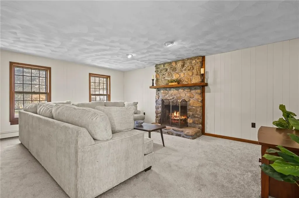 22 Briarwood Road Lincoln RI 02865