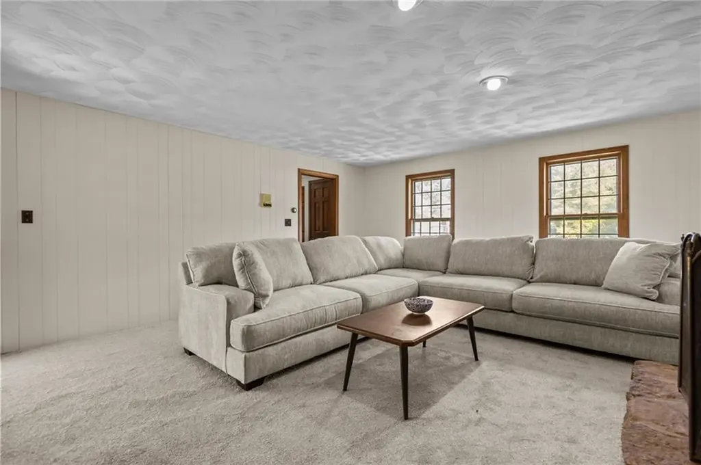 22 Briarwood Road Lincoln RI 02865