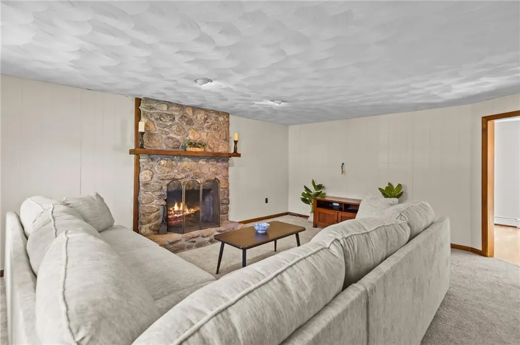 22 Briarwood Road Lincoln RI 02865
