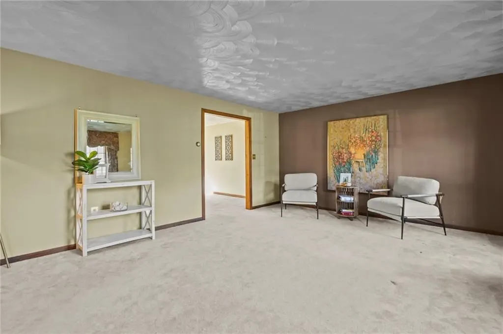 22 Briarwood Road Lincoln RI 02865