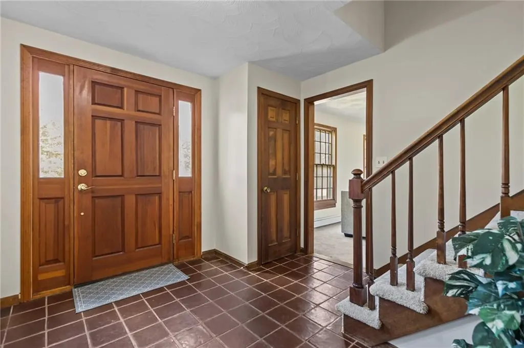 22 Briarwood Road Lincoln RI 02865