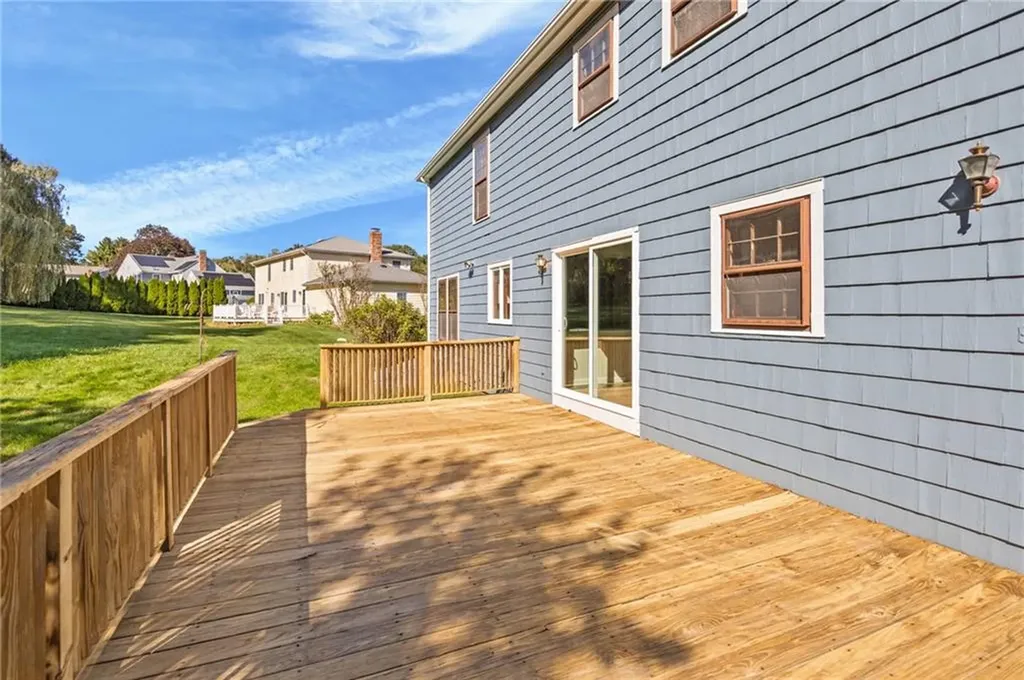 22 Briarwood Road Lincoln RI 02865