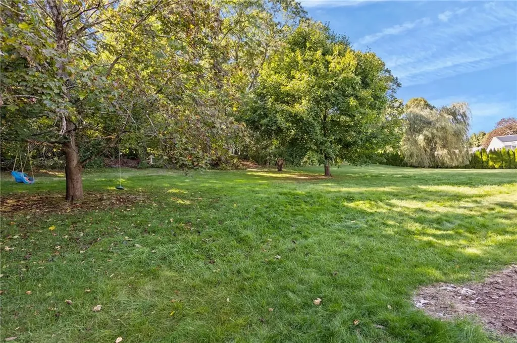 22 Briarwood Road Lincoln RI 02865