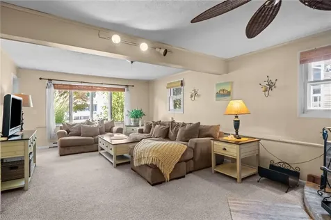 121 Spice Bush Trail Narragansett RI 02882