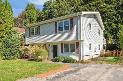 121 Spice Bush Trail Narragansett RI 02882