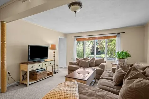 121 Spice Bush Trail Narragansett RI 02882