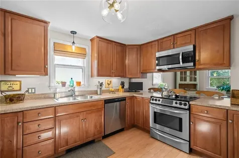 121 Spice Bush Trail Narragansett RI 02882