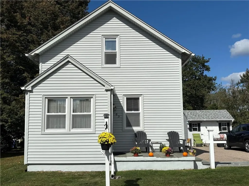 65 Maple Avenue Middletown RI 02842